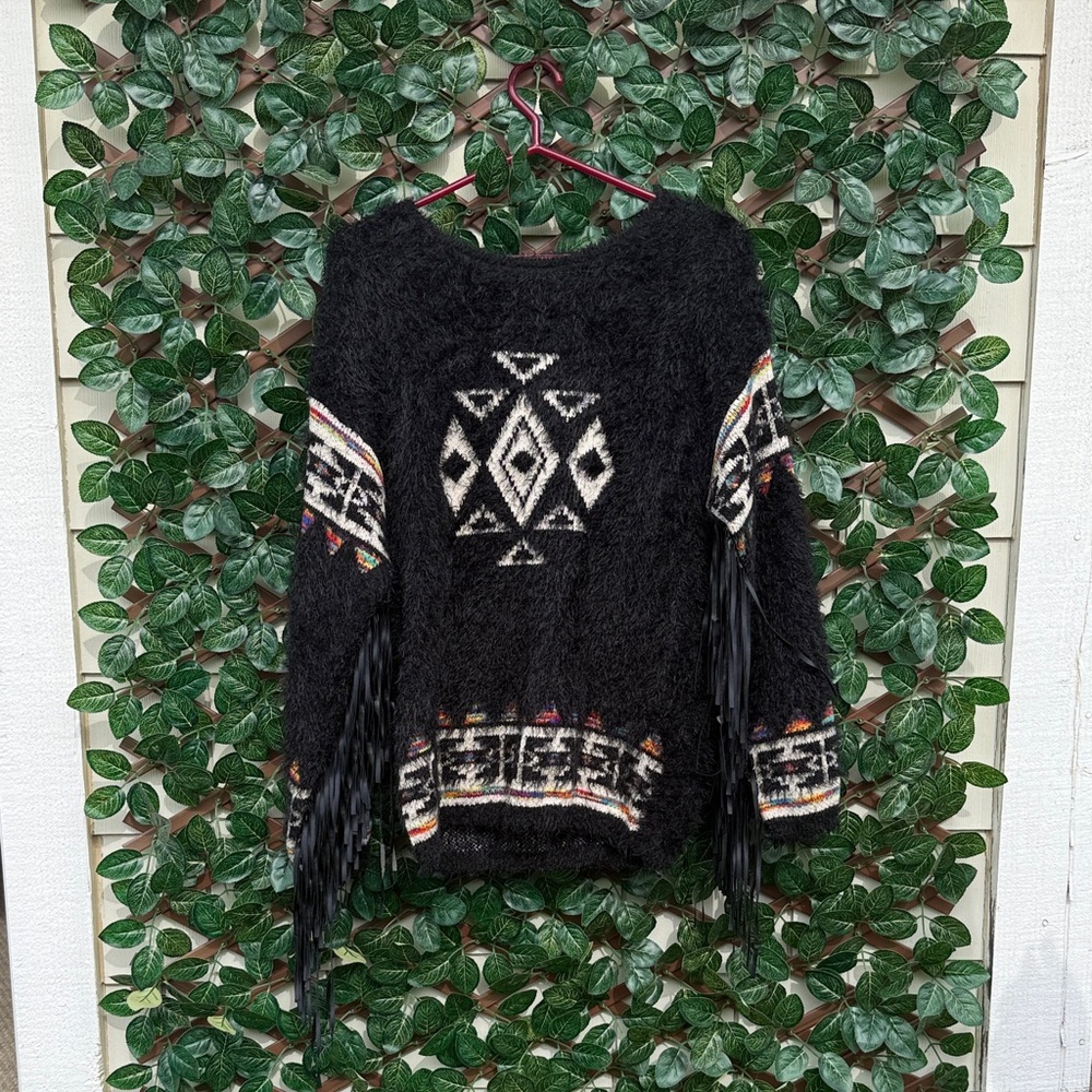 Chic Black Patterned Women's Sweater - image 1